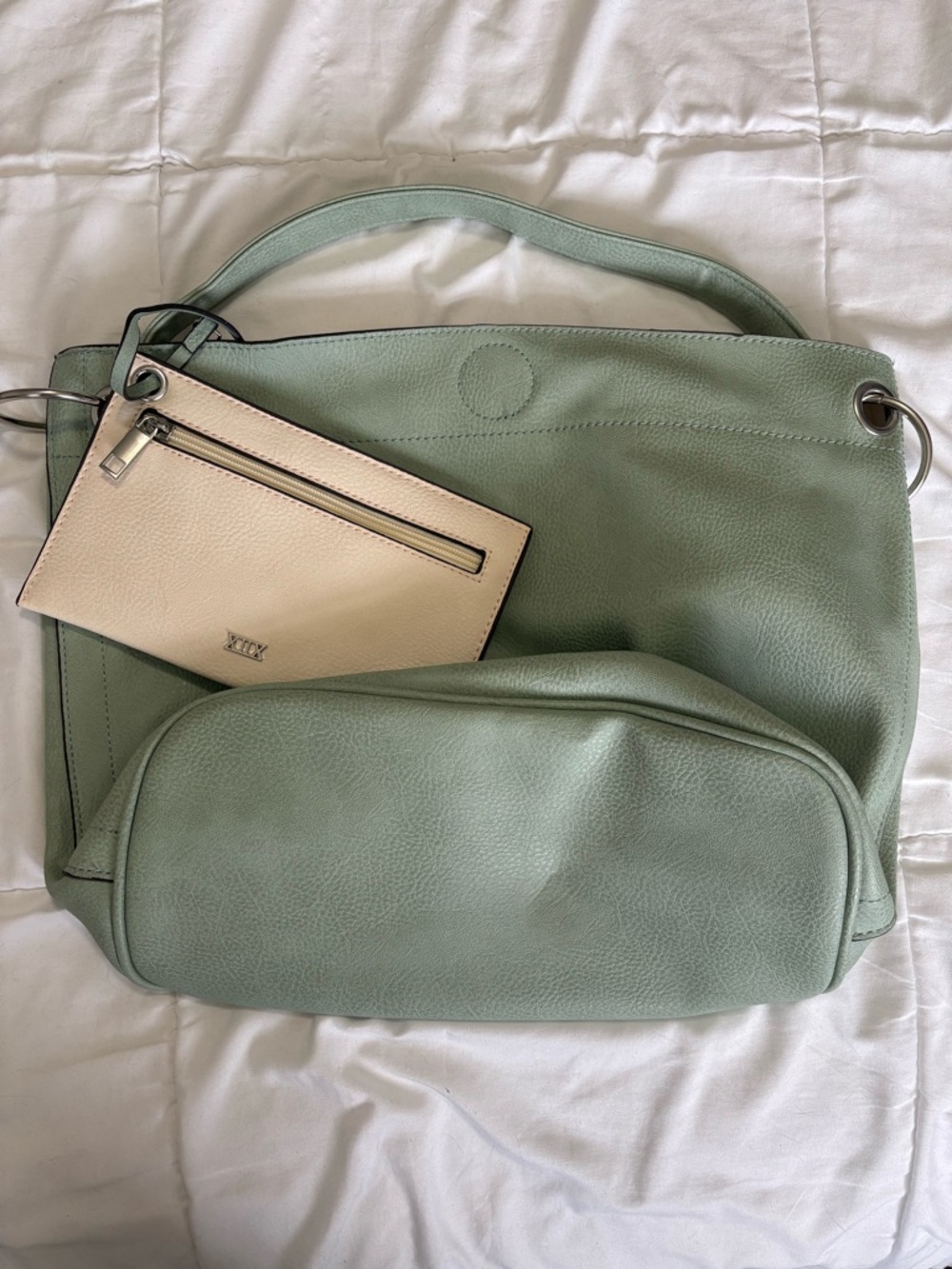 Roomy shoulder bag